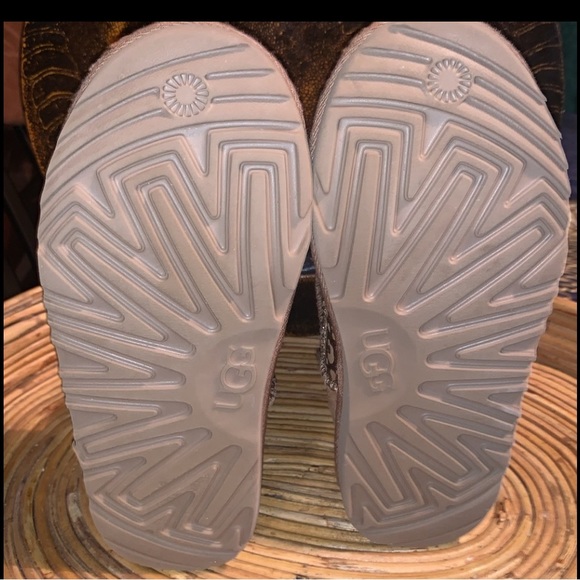 UGG, Classic II Glitter Leopard Suede Kid's Boot size:4, very cute! - Picture 12 of 12